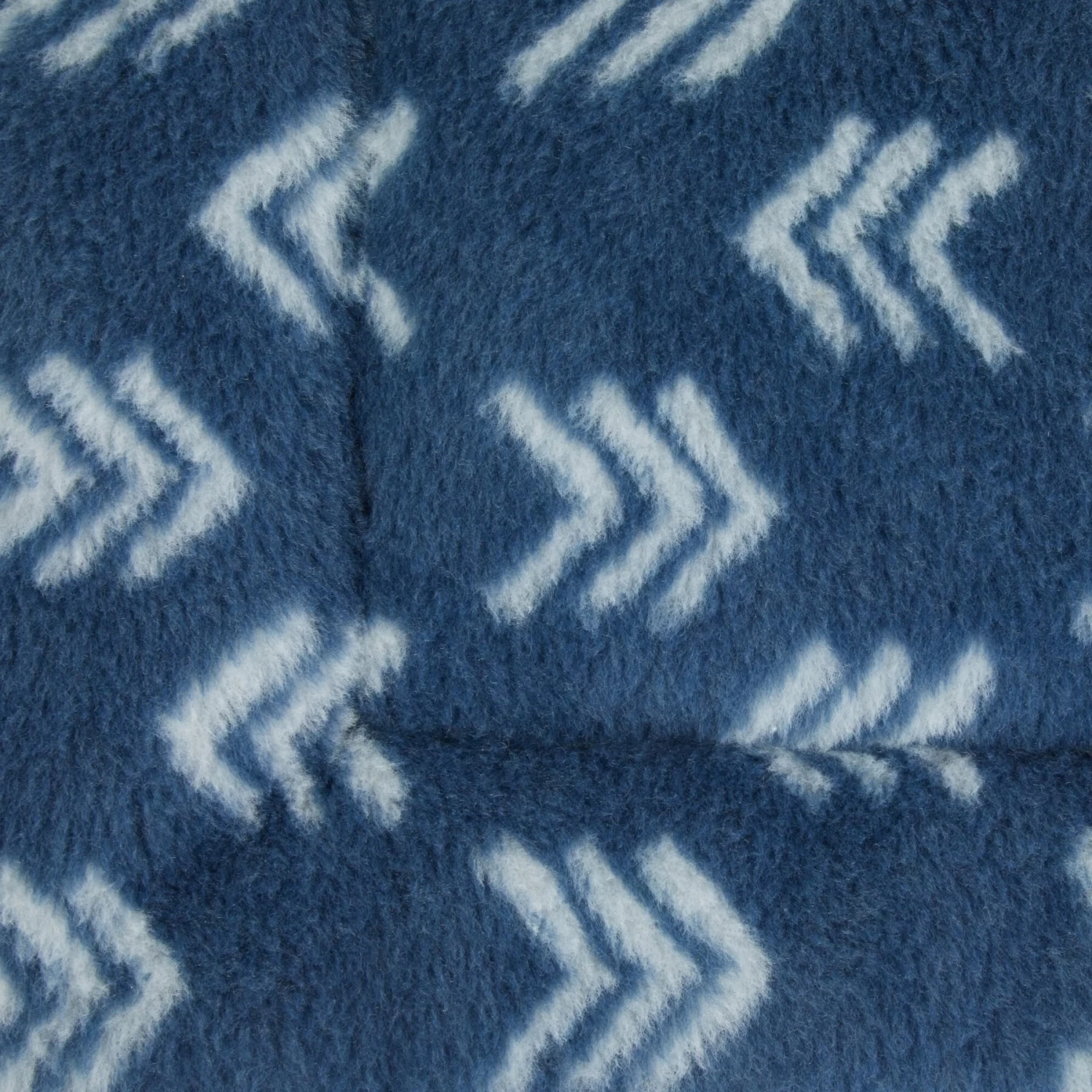 Frisco Plush Tri-fold Arrow Print Dog Crate Mat 4 Frisco Plush Tri-fold Arrow Print Dog Crate Mat - Image 4