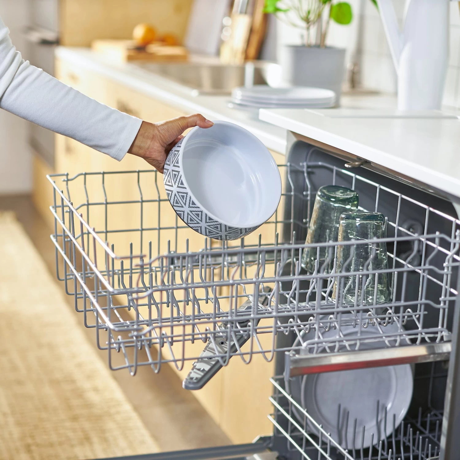 Frisco Geometric Triangles Non-skid Ceramic Dog & Cat Bowl 3 Frisco Geometric Triangles Non-skid Ceramic Dog & Cat Bowl - Image 3